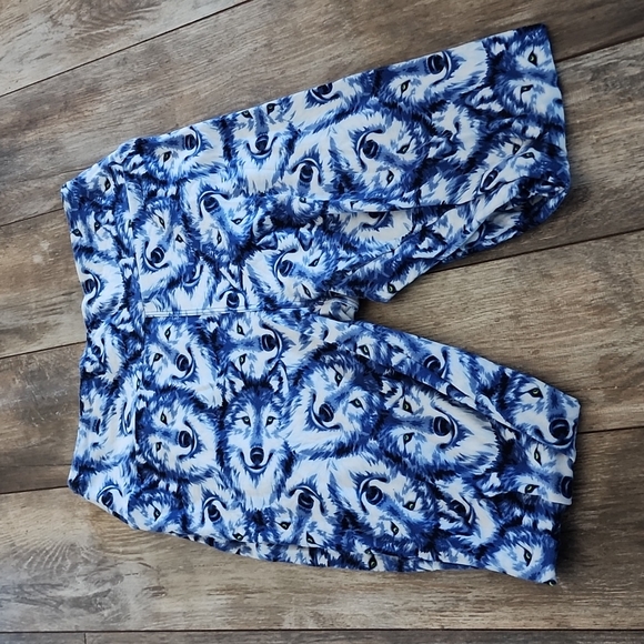 Pineapples, motorcycles, houndstooth, lilies , wolves, and moon & stars leggings - Picture 4 of 8